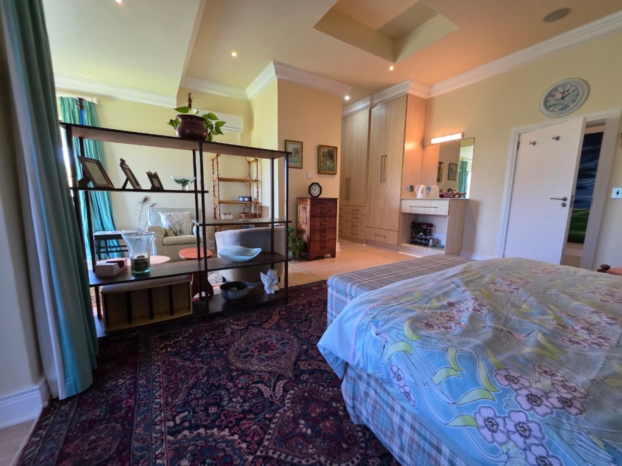 6 Bedroom Property for Sale in Myoli Beach Western Cape
